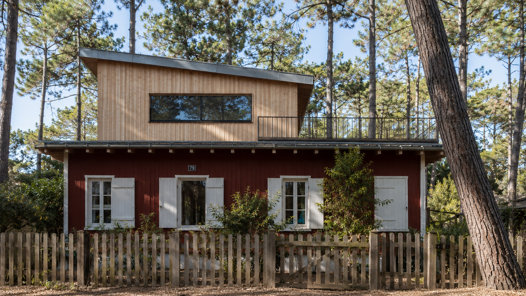 Surimposition vue de jour — extension bois clair sur cabane rouge à La Vigne